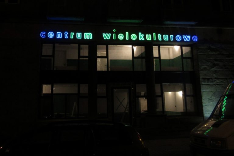 Centrum Wielokulturowe neon Warszawa