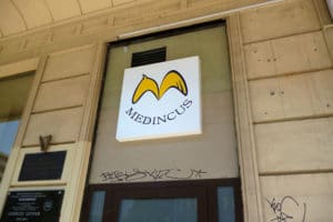 Kaseton z dibondu Medincus Warszawa(1)