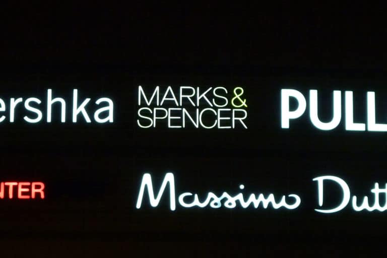 Litery podswietlane przestrzenne Marks&Spencer