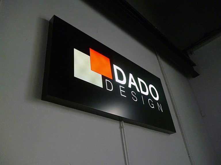 Logo podswietlane Dado Warszawa